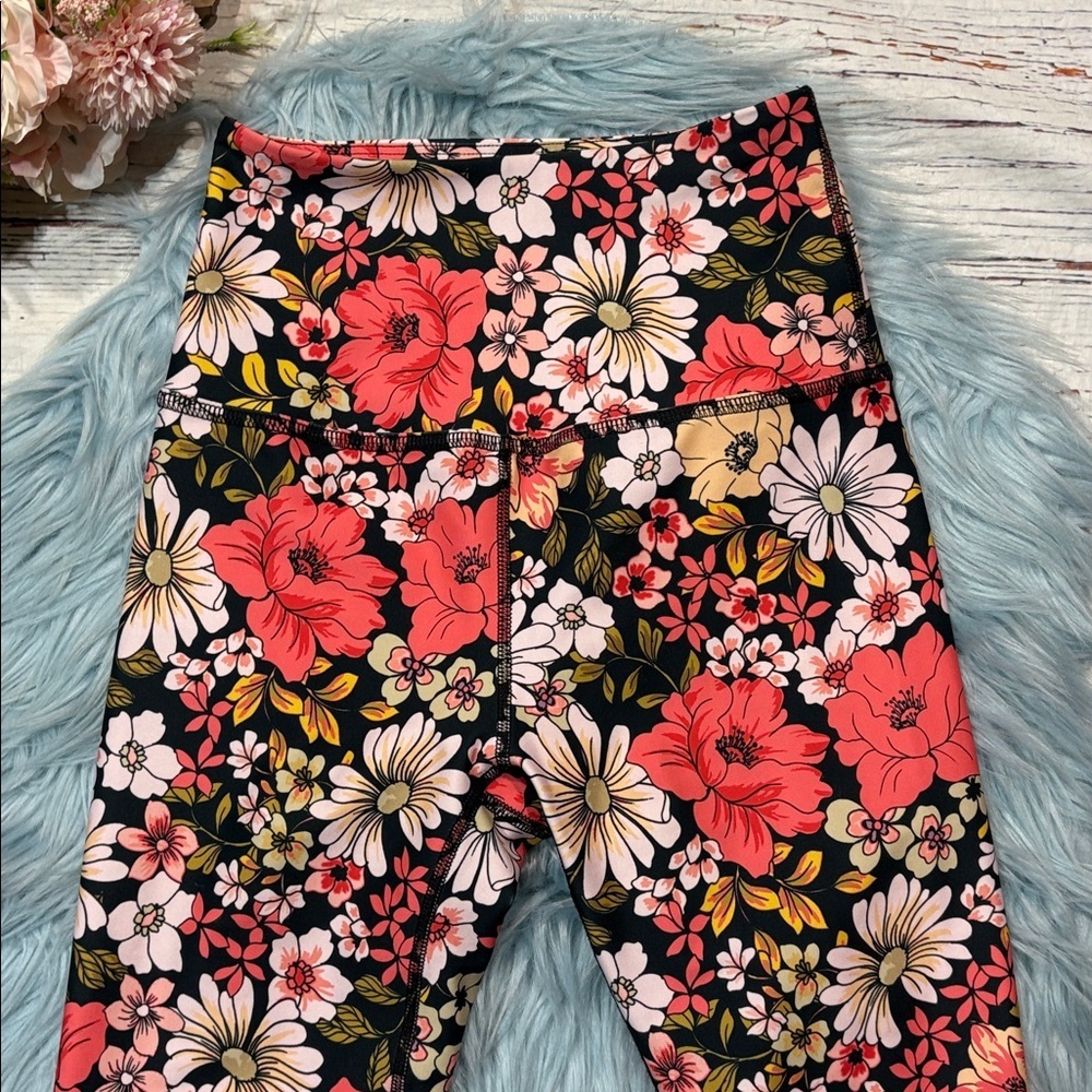 Beyond Yoga Scarlet Gardenia Midi High Rise Floral Leggings - Picture 5 of 7